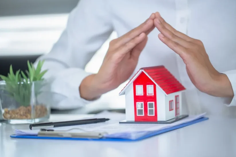 Selon lesfurets, la prime pour assurer son logement s'établit en moyenne 202 euros par an