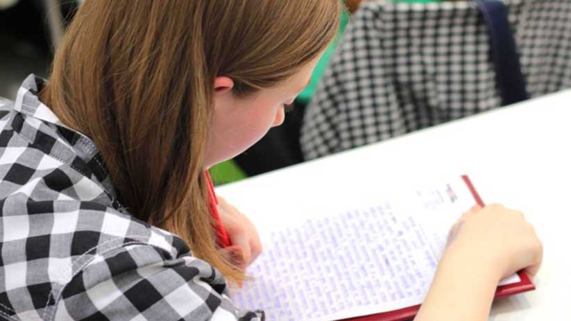 Les collégiens bénéficient d'une aide pour réaliser leurs devoirs.