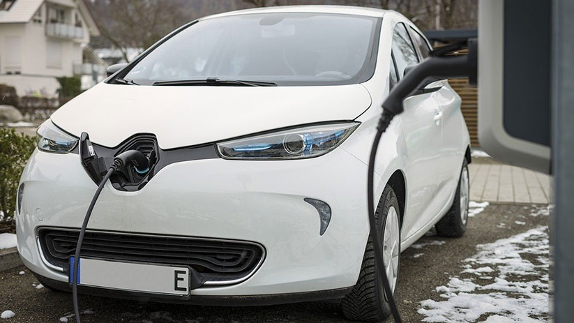 Voiture électrique et prise Green'Up - Automobile Propre