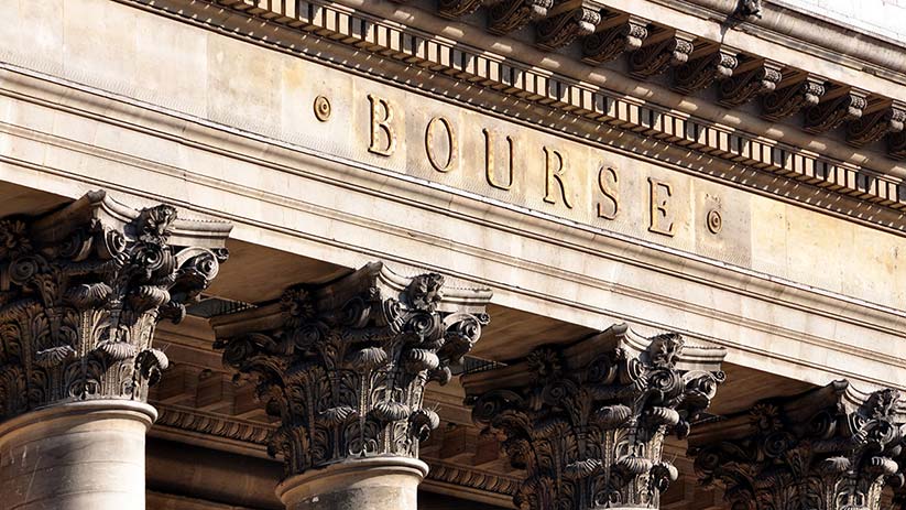Le Cac 40 Voit Rouge Feu Vert Pour Peugeot Et Renault